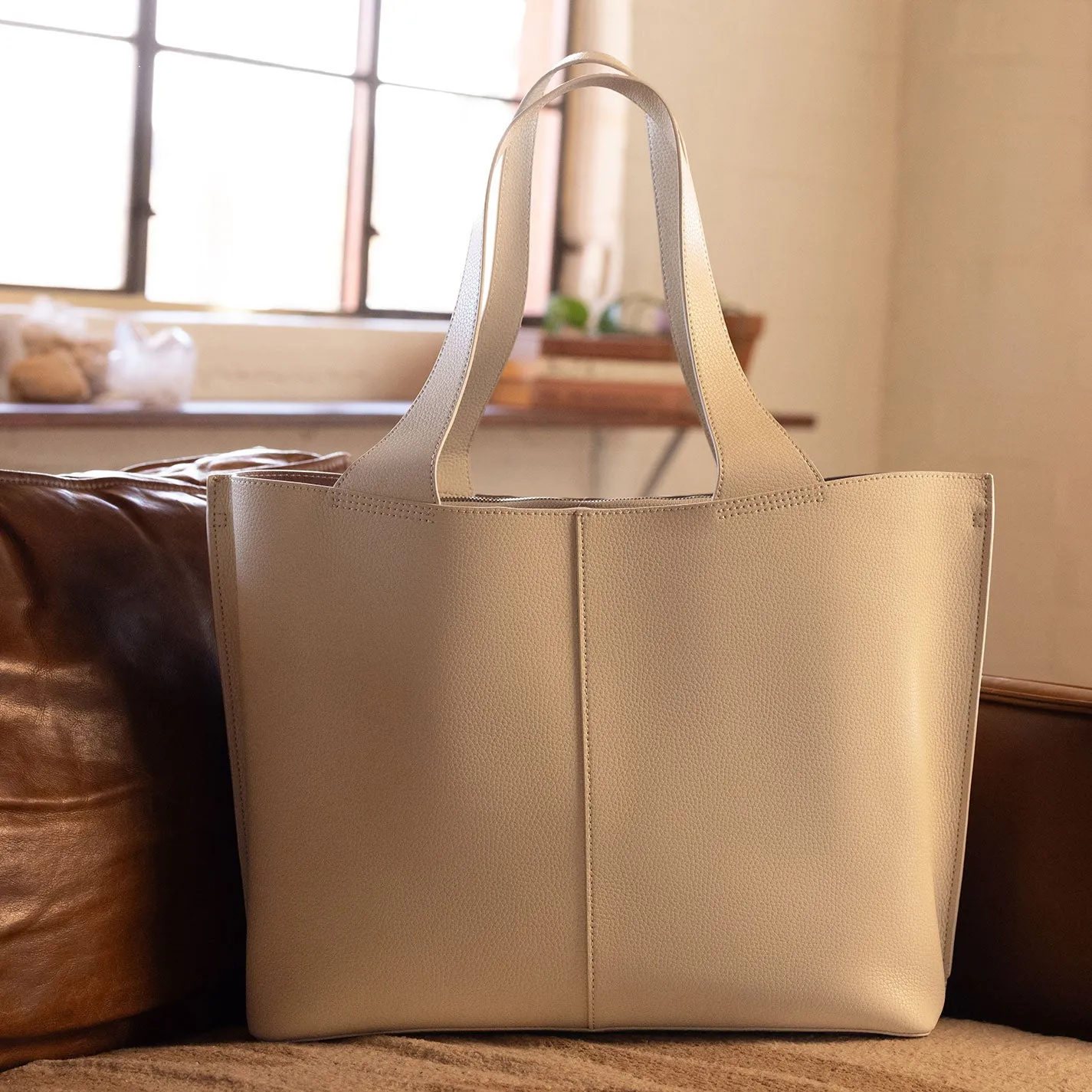 Vida Large Tote in Micro Pebbled Leather - Almond