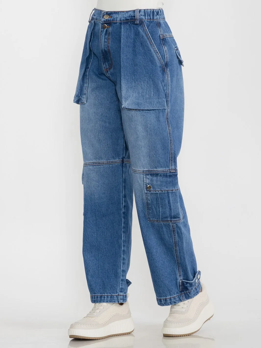 WOMEN'S BUTTON CLOSURE CARGO POCKETS WASHED DENIM PANTS