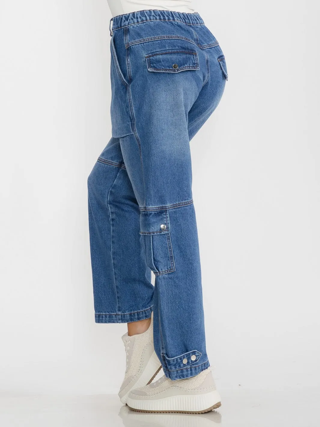 WOMEN'S BUTTON CLOSURE CARGO POCKETS WASHED DENIM PANTS