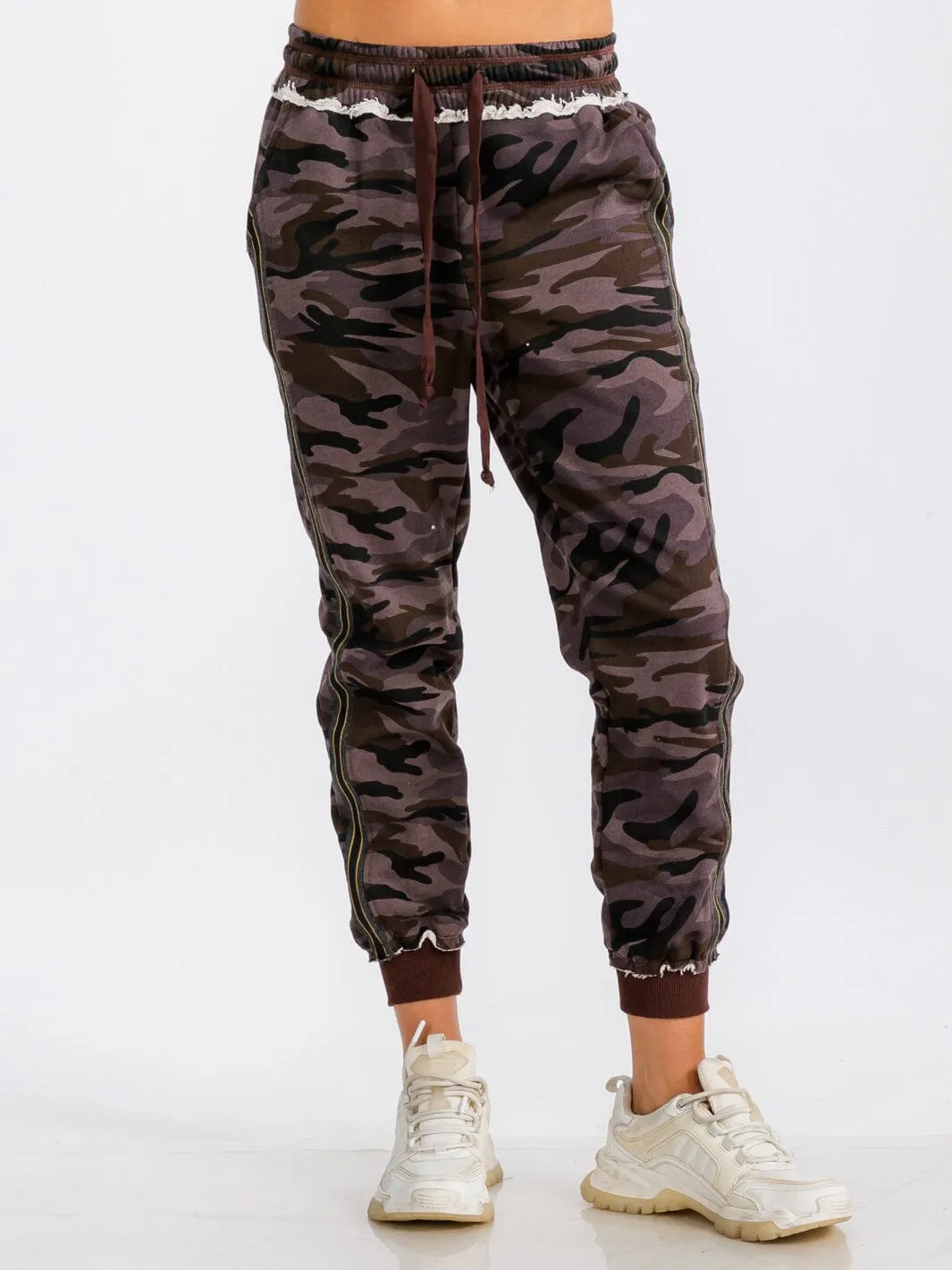 WOMEN'S ELASTIC WAIST FRONT POCKET CAMO PRINT JOGGER SWEATPANTS