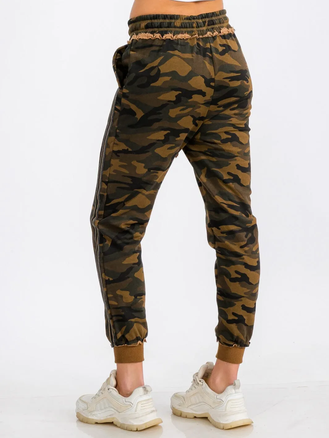 WOMEN'S ELASTIC WAIST FRONT POCKET CAMO PRINT JOGGER SWEATPANTS