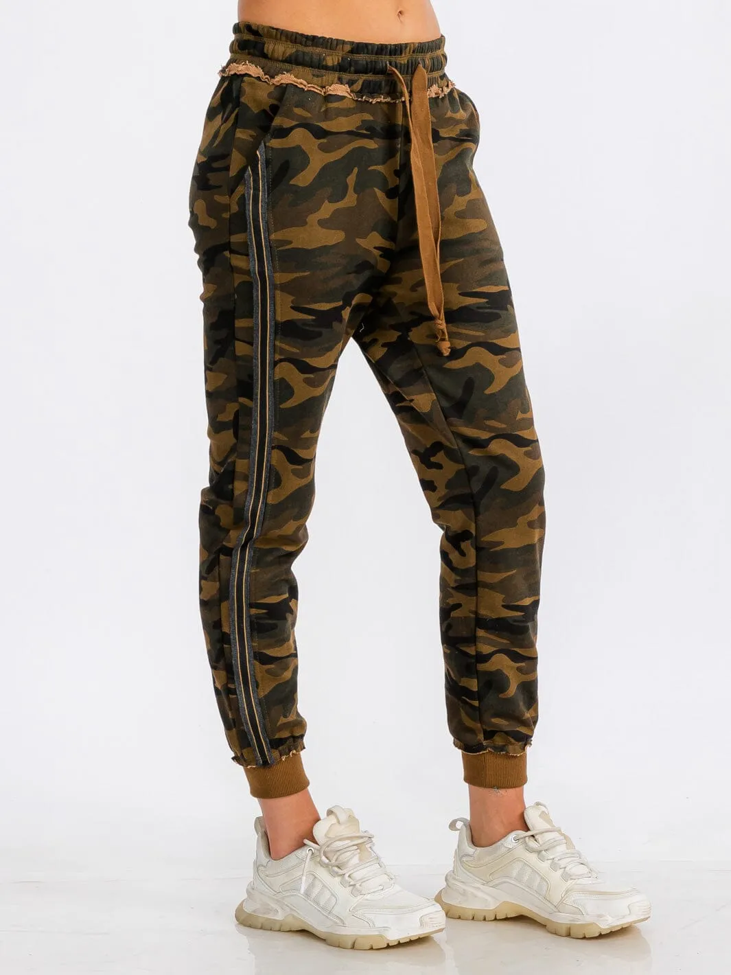 WOMEN'S ELASTIC WAIST FRONT POCKET CAMO PRINT JOGGER SWEATPANTS