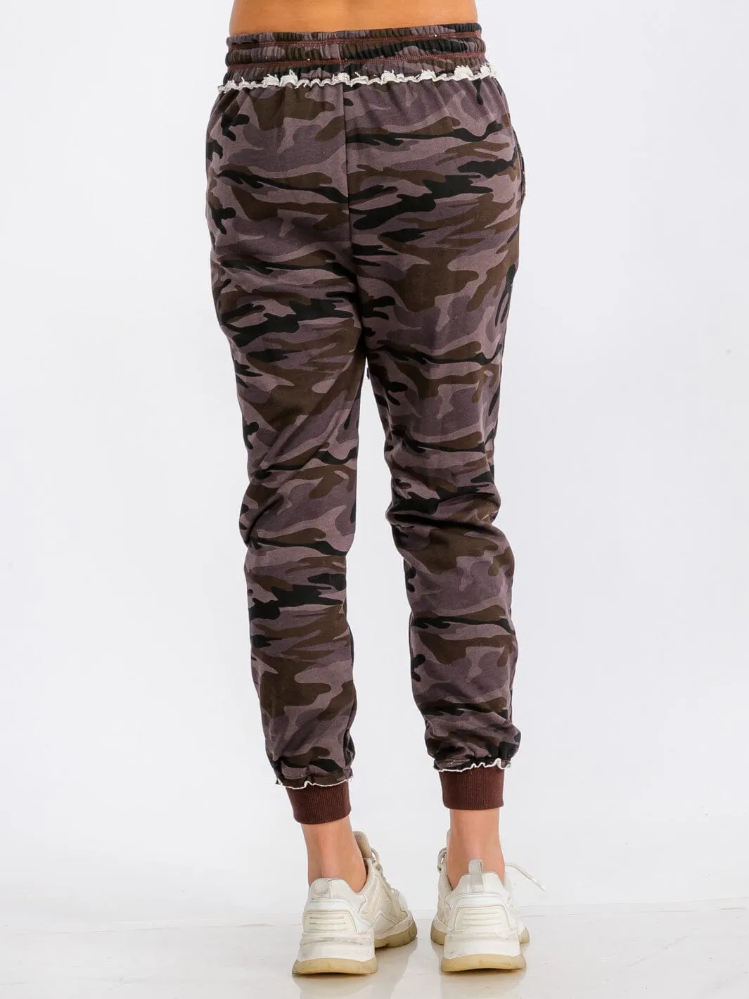 WOMEN'S ELASTIC WAIST FRONT POCKET CAMO PRINT JOGGER SWEATPANTS