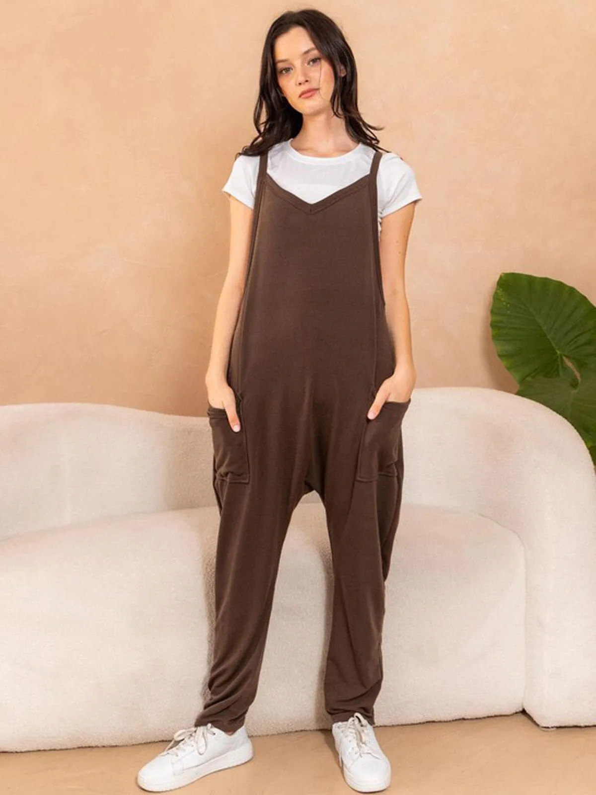 WOMEN'S SLEEVELESS V-NECK FRONT POCKETS JUMPSUIT